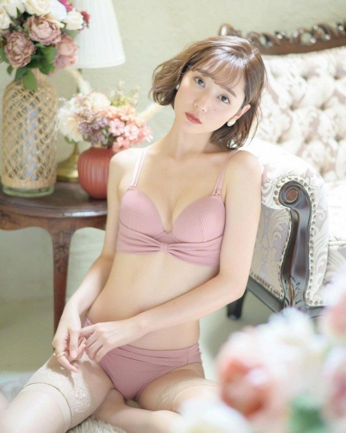 高井真菜 画像036