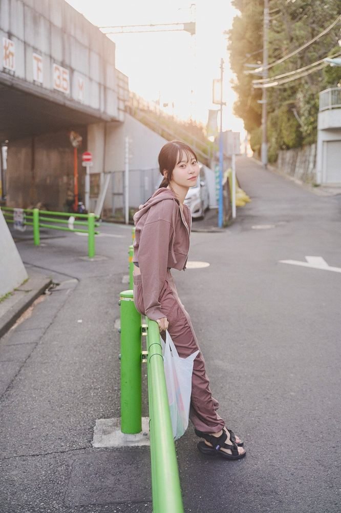 千星真穂 画像019