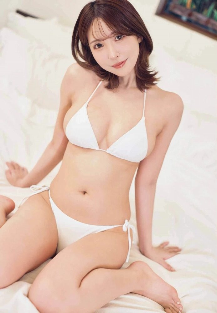 三上悠亜 画像008