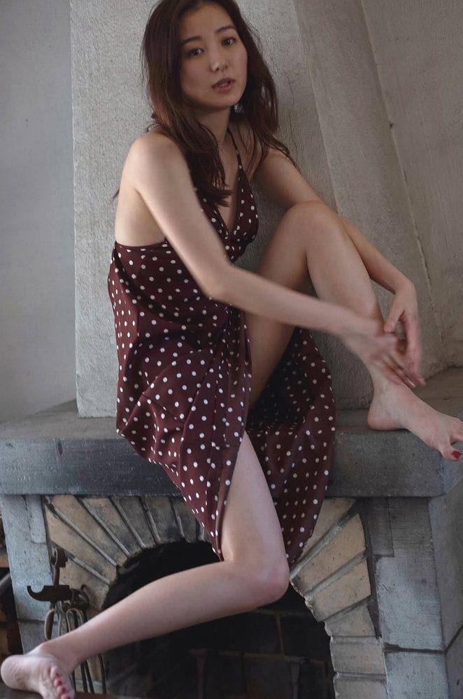 高田里穂 画像008