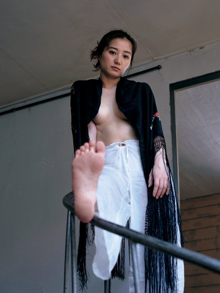 高田里穂 画像005