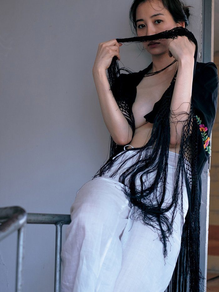 高田里穂 画像008