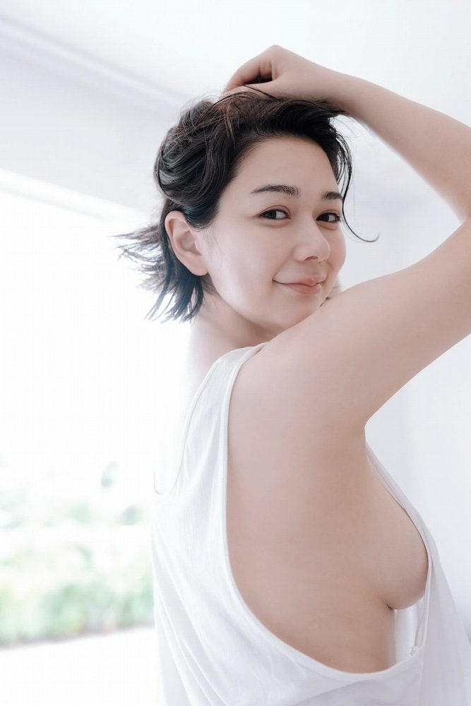 村重杏奈 画像004