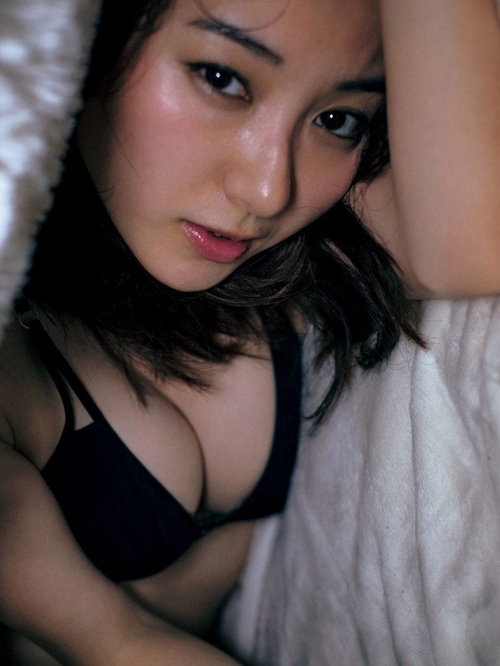 高田里穂 画像003