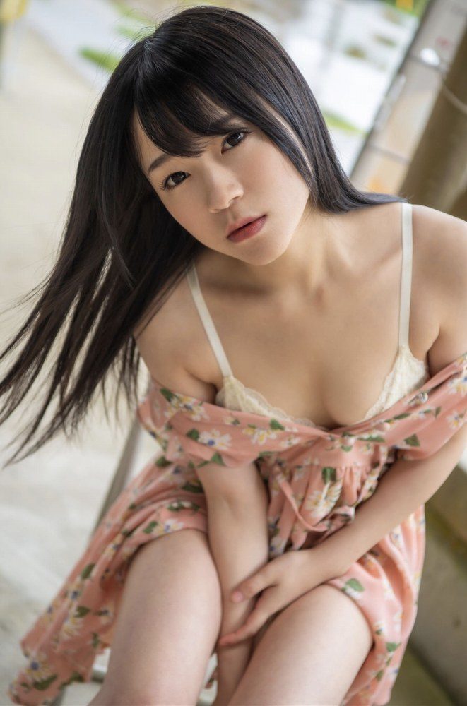 南梨央奈 画像001